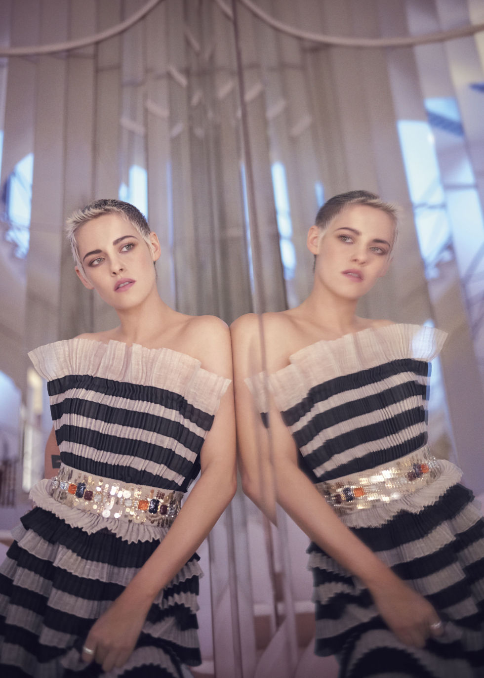 Kristen Stewart vestiu Chanel na edição de setembro de 2017 do Harper's Bazaar