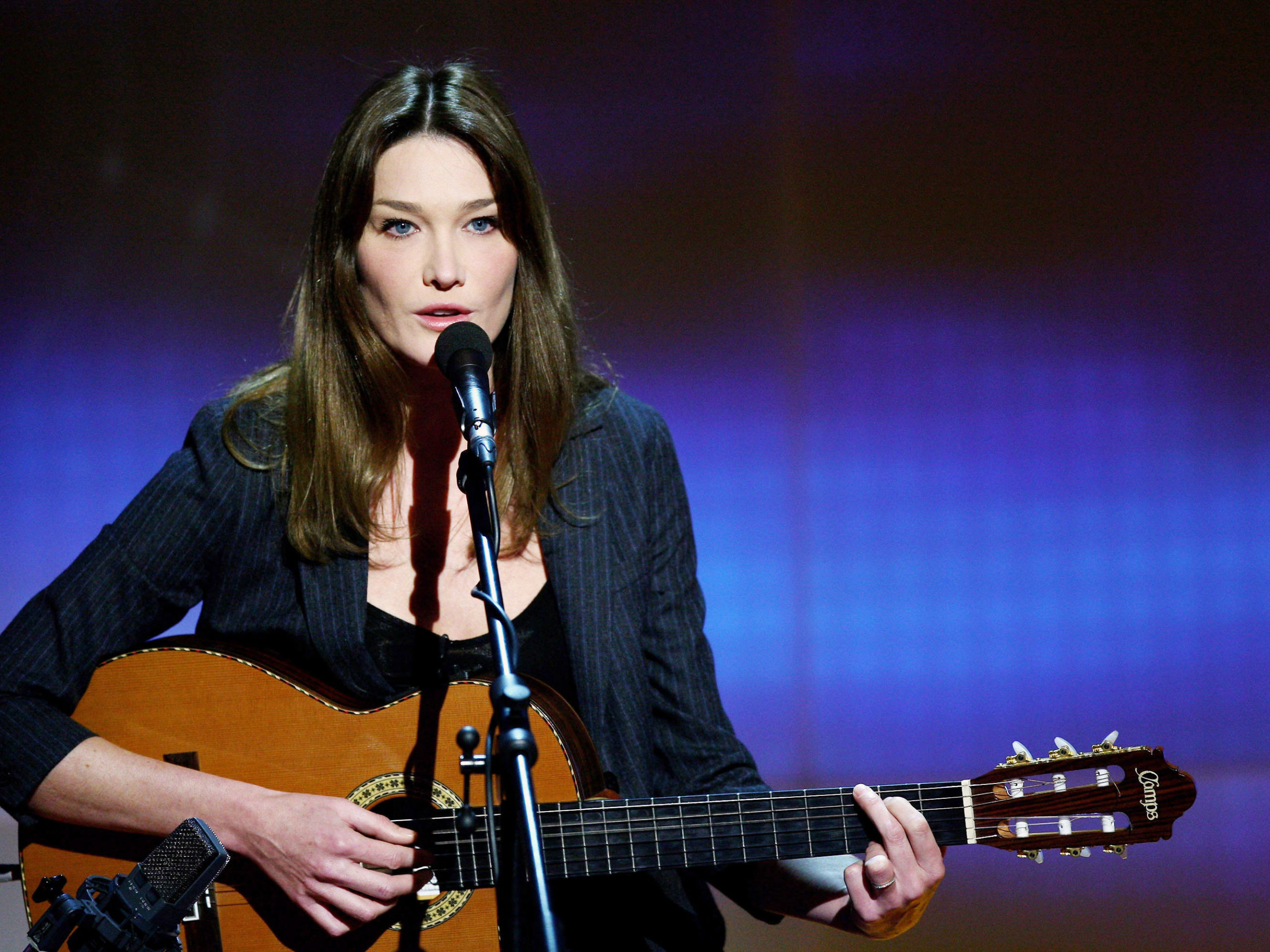 princess polly baby blue dress Carla Bruni announces her first UK concert